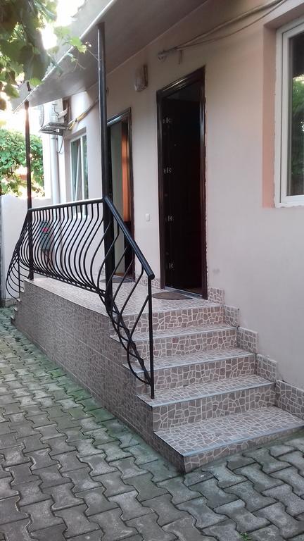 Light House Hotel Batumi Esterno foto